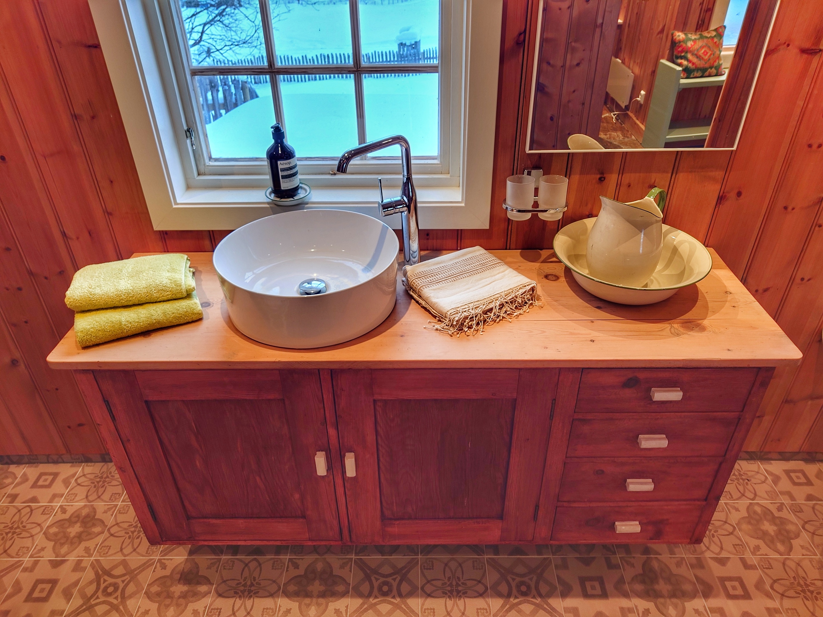 Vintage bathroom cabinet with round porcelain basin